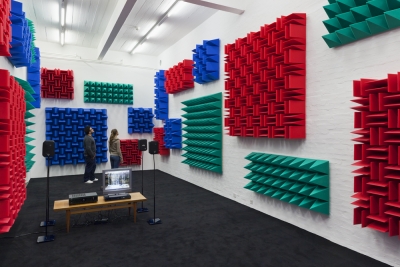 08_Haroon_Mirza_2012_Ausstellungsansicht_KunstHalle_SanktGallen-148c1d86